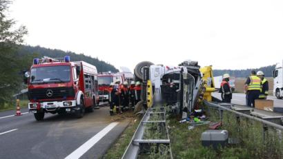 Bild: jma
Der Lkw landete auf der Mittelleitplanke.