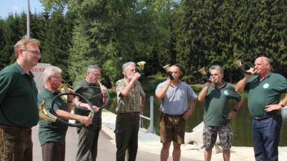 Bild: frd
Erst nach dem Signal „Zum Essen“ der Jagdhornbläser durfte auch „Essen gefasst“ werden.
