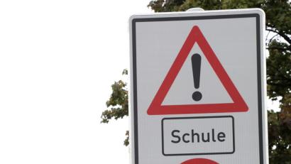 Bild: Wolfgang Steinbacher
Die Regelung auf dem Schild wird durch Mitdenken wieder aufgehoben – aber nur im örtlichen Geltungsbereich, nicht im zeitlichen.