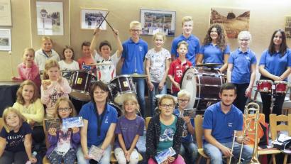 Bild: exb
Die Bärnau Jugendblaskapelle „Grenzlandbuam” organisierte zum Ferienprogramm einen lustigen Musiknachmittag.