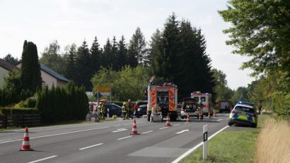Bild: rw
Bei einem Verkehrsunfall in Immenreuth wird die Unfallverursacherin leicht verletzt. An den drei beteigten Autos entsteht ein Schaden von 20 000 Euro.