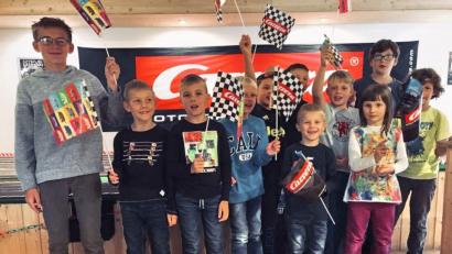 Bild: hai
Spaß haben die Buben und Mädchen bei der Ferienaktion auf der Carrer-Bahn.