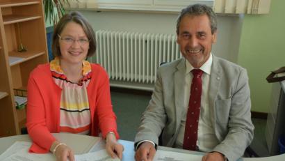 Bild: jr
Sehen dem Schulstart am kommenden Dienstag zuversichtlich entgegen: Leitender Schulamtsdirektor Rudolf Kunz und Schulrätin Martina Puff. 552 Abc-Schützen werden am Dienstag neu eingeschult.