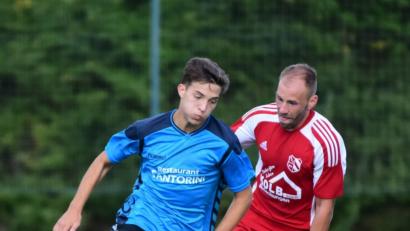 Bild: Thomas Schrems
Der FC Tirschenreuth (links Tobias Sammüller in der Partie gegen Saas-Bayreuth) empfängt am Sonntag den FSV Bayreuth.