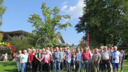 Bild: jzk
Sehr beeindruckt sind die Senioren vom Glasdorf Weinfurtner.