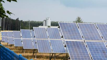 Bild: Gabi Schönberger
CSU, Grüne und Bürgerliste wollen mehr Photovoltaik-Anlagen wie diese auf Freiflächen in der Stadt.