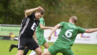 Bild: Hubert Ziegler
Früh aufstehen müssen Ralf Egeter (links) und seine Mannschaftskollegen von der DJK Ammerthal am Sonntag. Anpfiff der Partie in Neumarkt ist schon um 11 Uhr.