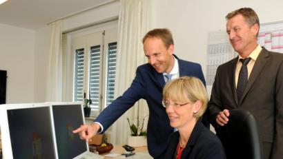 Bild: Stephan Huber
Das neue Leitungstrio im Schulamt: Beatrix Hilburger sowie Stephan Tischer (links) und Gerald Haas.