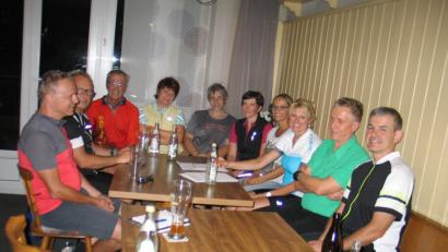 Bild: bkr
Monika Kainz (Dritte von rechts) rief die Radlergruppe des SV Immenreuth ins Leben. Sie und hoffentlich viele Teilnehmern wollen am 23. September kräftig für die Flutopfer in Kerala in die Pedale treten.