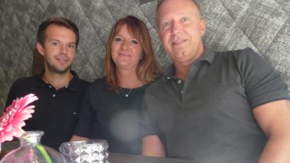 Bild: anv
Christian und Alexandra Stammler (von rechts) werden mit Sohn Christian und vereinten Kräften im Lieblingsplatz arbeiten.