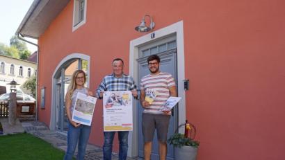 Bild: exb
Daniela Pöhlmann (Stewog/Stadt), Uwe Zitzmann (Berater der Verbraucherzentrale) und Klimaschutzmanager Josef Neumann stellen die Förderprogramme vor.