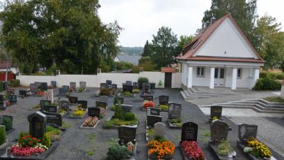 Bild: jr
Für Gräber auf dem Pechbrunner Friedhof sind ab 1. Oktober höhere Gebühren zu bezahlen. Auch einige weitere Neuerungen hat der Gemeinderat gebilligt.