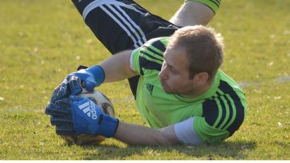 Bild: ref
Auf Ensdorfs Torhüter Maximilian Hauer und seine Vorderleute wartet im Spiel gegen den TuS Kastl ein ungemütlicher Nachmittag.
