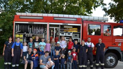 Bild: gi
Eine Runde mit dem Feuerwehrauto begeistert die Kinder.