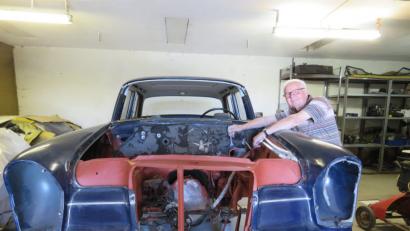 Bild: ubb
Da steckt jede Menge Arbeit drin: Der Mercedes "Heckflosse" macht dem Tüftler Sorgen.