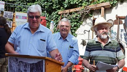 Bild: ü
Martin Kohl (von rechts), Fritz Fürk und Jürgen Böhme führen durch den Tag des offenen Denkmals in Kirchenthumbach.