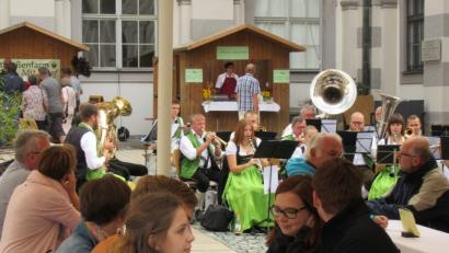 Bild: kgg
Viele Besucher kamen zur Feier des 10-jährigen Bestehens des klösterlichen Gästehauses St. Joseph.