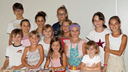 Bild: agr
Stolz präsentierten die Hobbybäcker der Kolpingsfamilie ihre selbst gestalteten Kuchen.