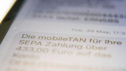 Bild: Lino Mirgeler/dpa
Das Online-Banking wird immer wichtiger.