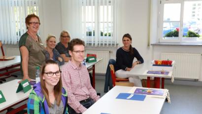 Bild: njn
Schulstart für die angehenden Altenpfleger. Mit auf dem Bild Lehrerin Ingrid Linkel.