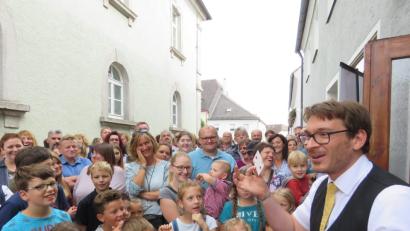 Bild: ubb
Die Spannung steigt: Wird die Zauberei auch diesmal funktionieren, wie Marco Knott versprochen hat?