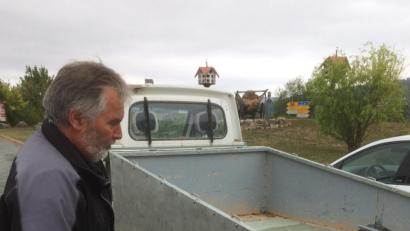 Bild: hut
Dieter Roßner mit seinem umgebauten Wagen.