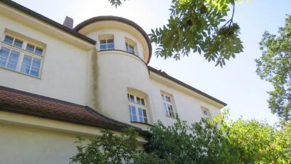 Bild: Ulla Britta Baumer
Architektonisch sehr schön ist das alte Schulhaus einer vornehmen Villa nachempfunden worden.
