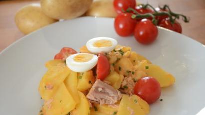 Bild: Bild: Gabi Schönberger
Besonders aromatisch ist der Kartoffelsalat mit Thunfisch, Senfdressing und Salzkapern.