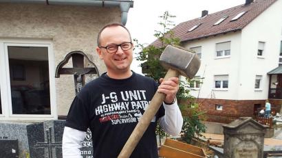 Bild: markus.mueller@oberpfalzmedien.de
Irgendwie liegt der große Hammer heute viel schwerer in der Hand als vor 30 Jahren.
