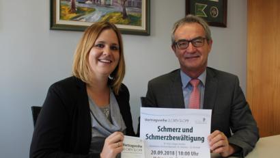 Bild: exb
Kemnaths Bürgermeister Werner Nickl und Krankenhausleiterin Carina Ascherl freuen sich auf die Vortragsreihe in der Mehrzweckhalle Kemnath.