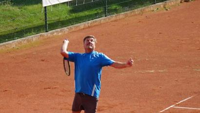 Bild: fuw
Thomas Benner ist nicht zu schlagen: Wie in den Jahren zuvor gewinnt er die Tennis-Vereinsmeisterschaften - diesmal ohne Satzverlust.