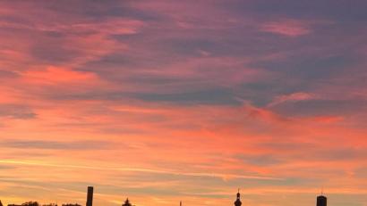 Bild:  Andreas Ullmann
In Gelb, Rot und Violett leuchtet der Himmel über Sulzbach-Rosenberg.
