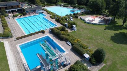 Bild: bey
Um die Sanierung des Pleysteiner Freibads soll sich eine Arbeitsgruppe kümmern, in der sich die Stadtspitze, die Vertreter der Fraktionen, der Verwaltung und des Freibadfördervereins einbringen.