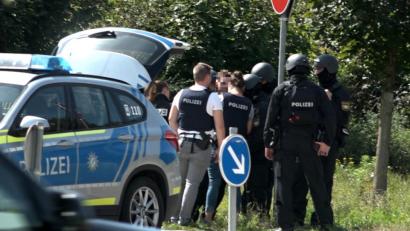 Bild: Alexander Auer
Die Polizei umstellte den Bahnhof Etterzhausen.