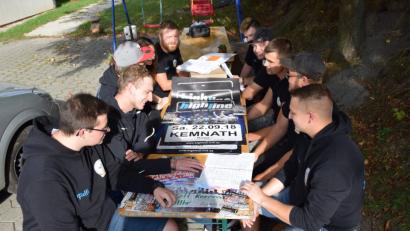Bild: mde
Vorstand und einige Mitglieder des Burschen- und Madlervereins Kemnath besprechen noch die letzten organisatorischen Maßnahmen. In einer Woche steigt in der Mehrzweckhalle wieder die „Kemnather Kirwa“.