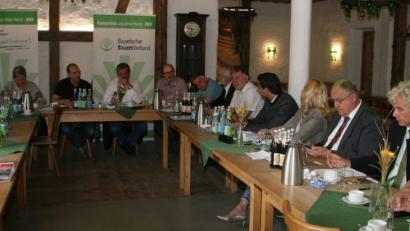 Bild: wro
Die aktuellen Probleme der Bauern thematisierte ein "runder Tisch" beim "Rechersimer" in Röthenbach.