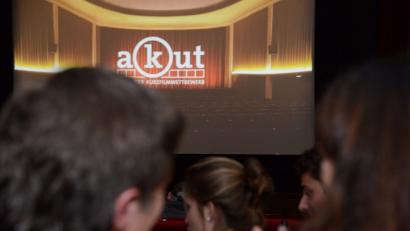 Bild: Petra Hartl
Bislang sind für den Kurzfilmwettbewerb im Ringtheater am Freitag, 12. Oktober, 35 Beiträge beim Kulturverein eingegangen. Die Online-Einreichung (www.akut-amberg.de) läuft noch bis Samstag, 30. September.