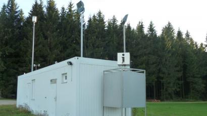 Bild: Portner
Der Langlauf-Container des Wintersportvereins in Nähe der Ortschaft Schwand soll in ein Gemeinschaftshaus integriert werden. Deshalb gibt es auch Pläne für die Nutzung im Sommer.