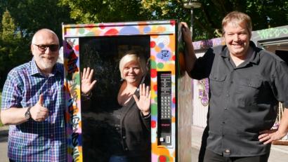 Bild: exb
Demokratie geht alle an. Ewald Zenger, Kathi Glaser und Florian Graf (von links) vom Stadtjugendring haben einen "Wahl-i-Mat" gebaut, den sie im Vorfeld der Weidener Jugendwahl an die Schulen schicken.