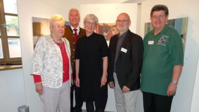 Bild: Portner
Rosa Schießl (von links), Arnold Kimmerl, Friederike Breier, Siegfried Bräuer und Wilfried Neuber freuen sich über die gelungene Ausstellung im Museum.