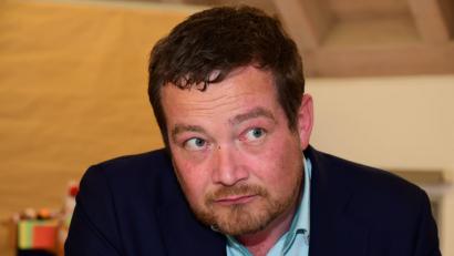 Bild: jrh
SPD-Vorstandsmitglied Uli Grötsch hält Verfassungsschutz-Präsident Maaßen in seinem Amt für untragbar.