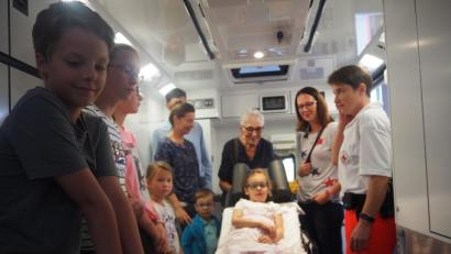 Bild: stn
So mancher will einmal im Rettungswagen "Probeliegen".