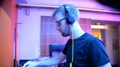 Bild: brü
Amberg tanzt, sie machten die Musik dazu. DJ Vars im Zentral.