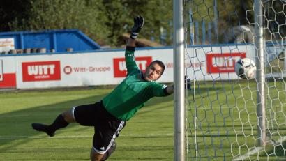 Bild: otr
Trotz der Niederlage gegen den 1. FC Bad Kötzting war Luca Wittmann eine sehr gute Vertretung für Michael Heisig im SVE-Tor . Auch der Treffer zum 3:2-Zwischenstand war für ihn nicht zu verhindern.