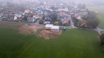 Bild: dtr
Der Stadtrat beschließt, dass die Straßen im Thanhausener Baugebiet so heißen, wie die bestehende Straße: „Am Rohrbrunnen“.