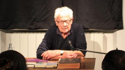 Bild: Dagmar Williamson
Literaturpreisträger Eckhard Henscheid stellt im Luftmuseum Amberg sein neuestes Werk vor: "Aus dem Leben der Heiligen - Neue Legenden".