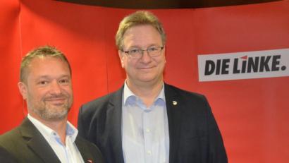 Bild: Kunz
Ali Zant (links) und MdB Ralph Lenkert, umweltpolitischer Sprecher der Fraktion Die Linke, sprechen sich gegen den Bau von Monstertrassen aus und favorisieren verknüpfte Energieversorgungssysteme auf regionaler Ebene.