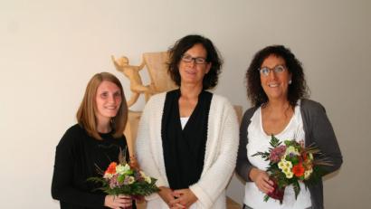 Bild: fpoz
Bürgermeisterin Friederike Sonnemann (Mitte) begrüßt Anna Günther (links) und Gabi Schraml-Kraupner (rechts).