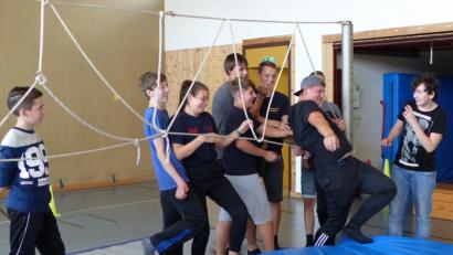 Bild: gto
Die Jugendlichen der Feuerwehr Lintach bei einer Teambildungs-Maßnahme.