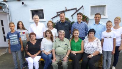 Bild: is
Der Jubilar Adolf Schmidt (vorne, Mitte) im Kreis seiner Familie.